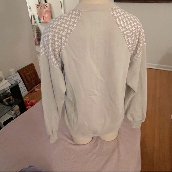 Armen sweater. Made in Canada. - Picture 4 of 12